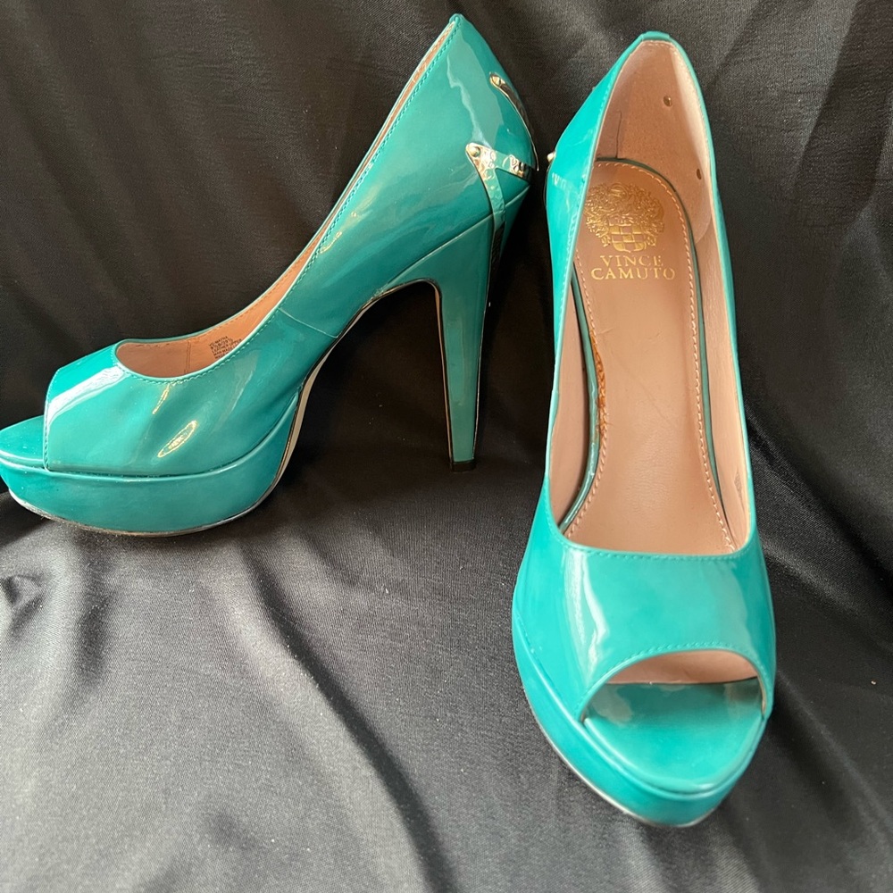 Vince Camuto Teal with Silver Accent Pump